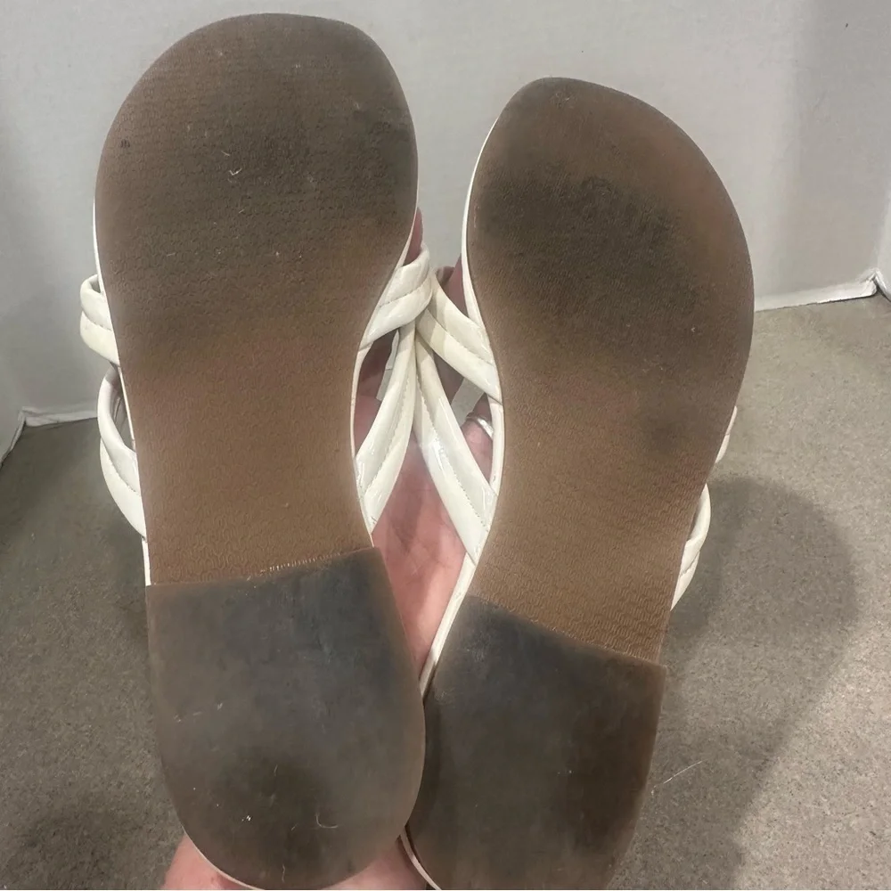 J. McLaughlin Caitlin White Patent Leather Flip Flops Slip On Sandals Thongs 8